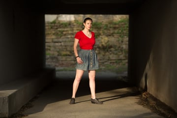 Framed subject compressed background