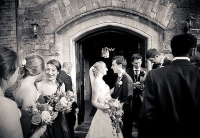 Modo sigiloso: Cómo tomar fotos de boda como un fotógrafo de reportaje