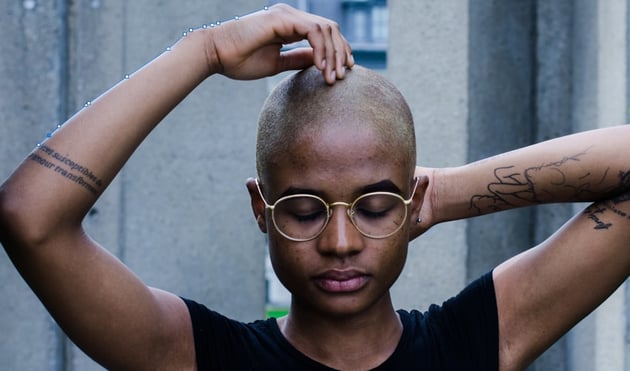 Outlining the model to remove the background