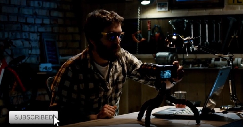 Subscribe Button with Mouse Thumbnail Image Enhanced by DaVinci Resolve Effects.