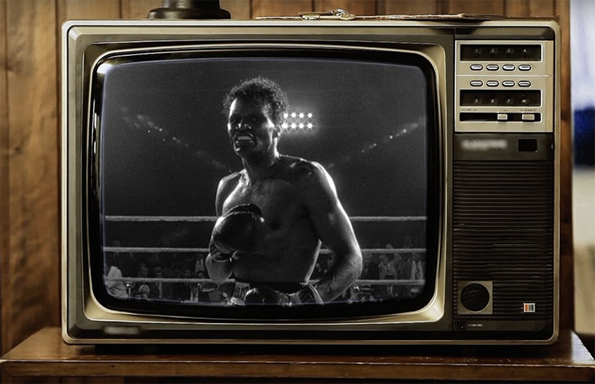 Image adapted to fit the 4:3 aspect ratio of TV