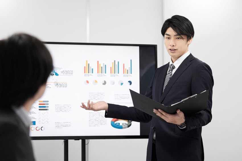 GIF's can add an interesting element to your keynote presentation. (Image source:Envato Elements)